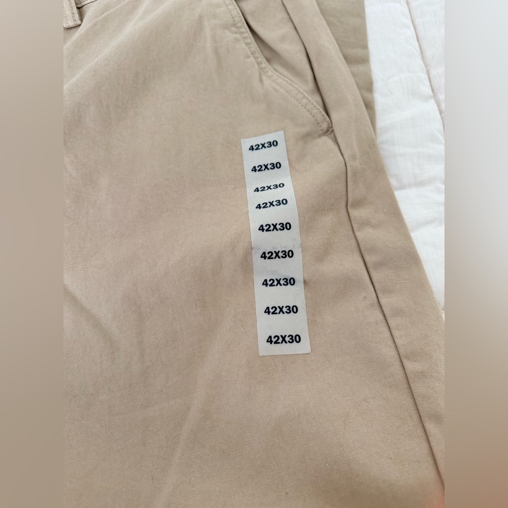 NWT Men’s Old Navy Khaki straight leg Preppy Dress Casual Work Pants 42x30 - Picture 2 of 8